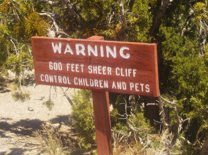 canyon du chelley warning sign