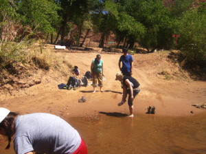 canyon du chelley river wading